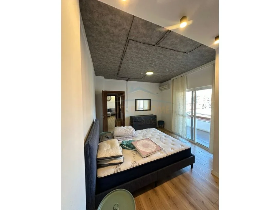 Tirane, shitet apartament 1+1+Ballkon Kati 5, 85 m² (Rruga e Barrikadave)