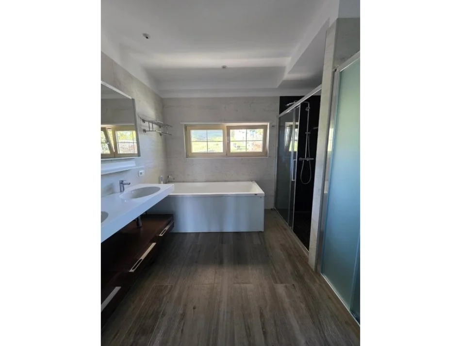 Tirane, shitet Vile , 444 m² 