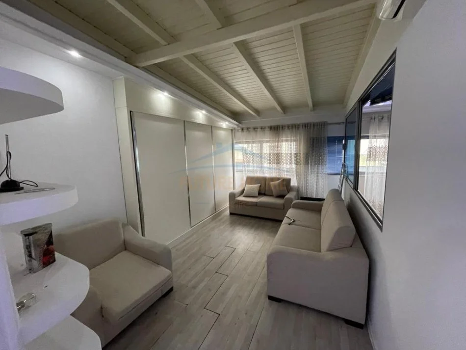 SHITET APARTAMENT 2+1+VERANDE PALLATI ME SHIGJETA