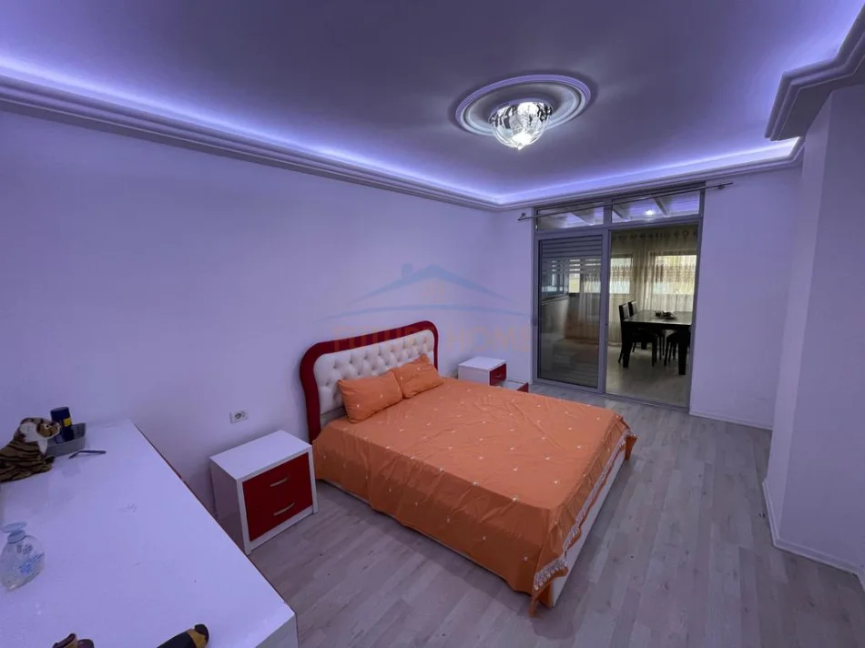 Tirane, shitet apartament 2+1+2+Verande, Kati 1, 105 m² 247.000 € (Pallati me shigjeta)
