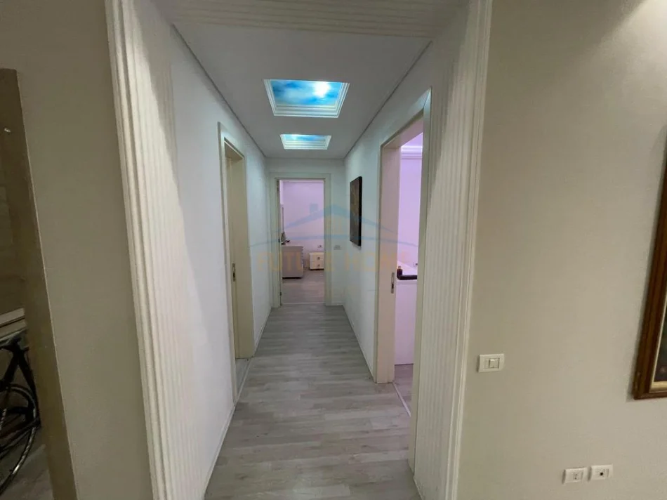 Tirane, shitet apartament 2+1+2+Verande, Kati 1, 105 m² 247.000 € (Pallati me shigjeta)