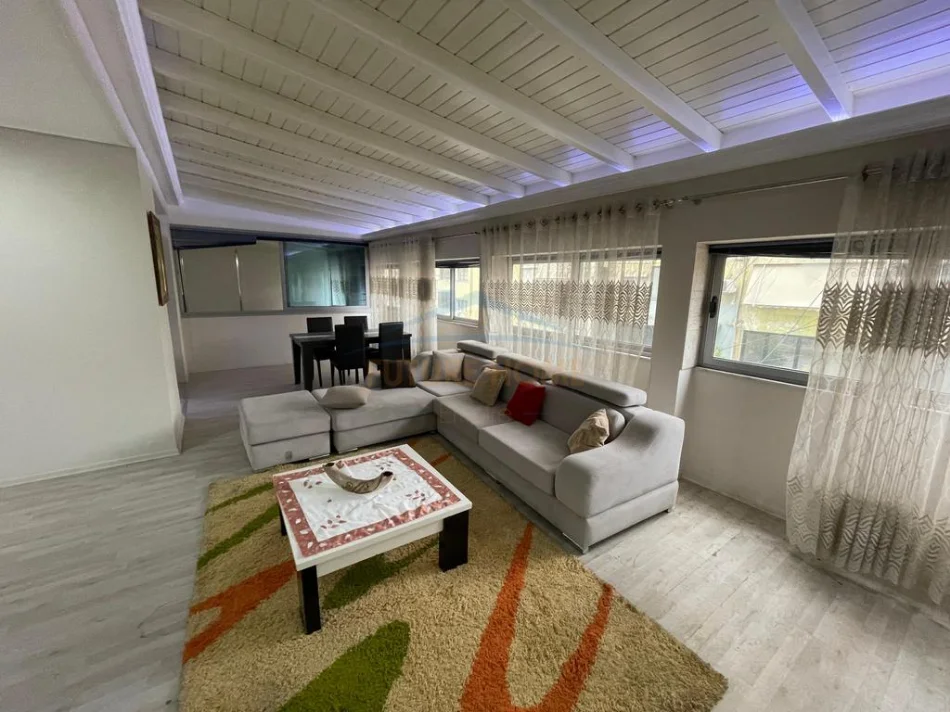 Tirane, shitet apartament 2+1+2+Verande, Kati 1, 105 m² 247.000 € (Pallati me shigjeta)