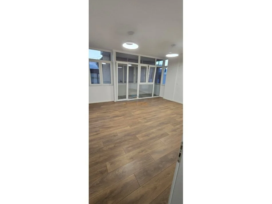 Tirane, shitet apartament 2+1+Ballkon Kati 7, 93 m² 218.000 € 