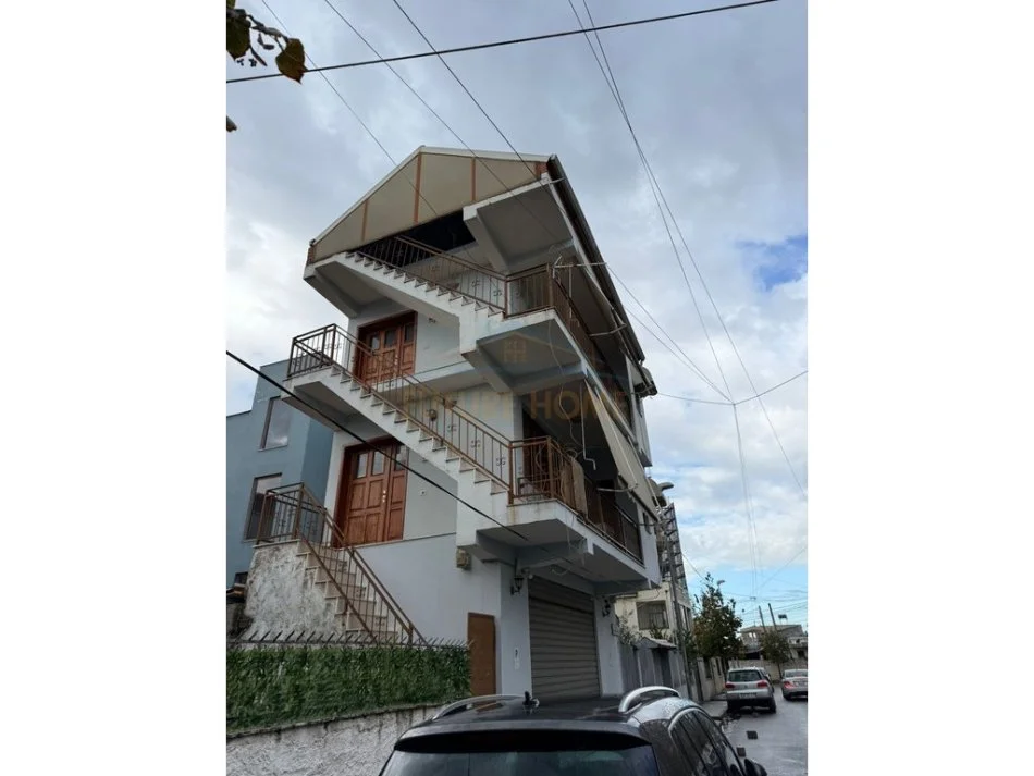 Tirane, shes shtepi 3+1+Aneks+Ballkon Kati 3, 109 m² 200.000 € 