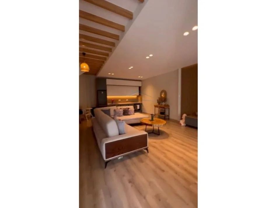 Durres, shitet apartament 4+1+Ballkon Kati 2, 195 m² 498.000 € (Gjiri i Lalezit)