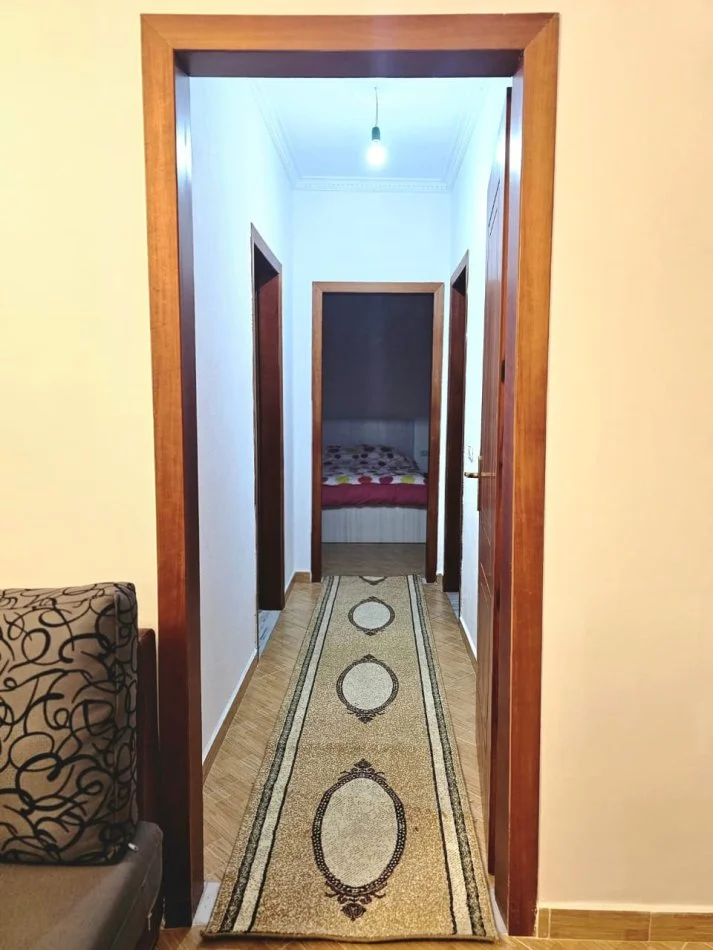 Tirane, jepet me qera apartament 2+1+Ballkon Kati 5, 79 m² 450 € (i diskutueshem)(FRESK)
