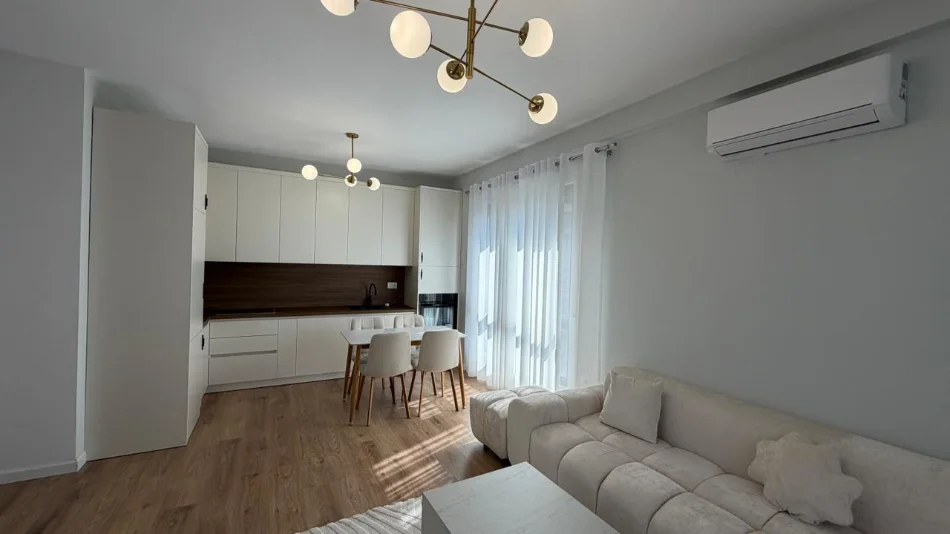 Tirane, jepet me qera 2+1 , 800 € (Porcelan)