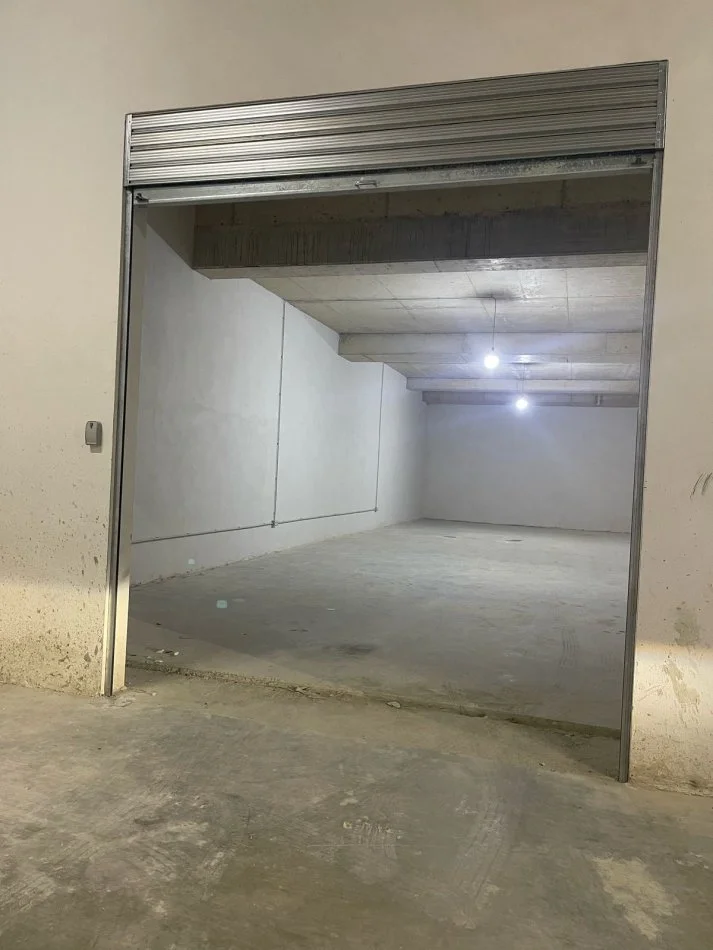 Tirane, jap me qera ambjent biznesi Kati -1, 170 m² 1.400€ (Karl Gega)