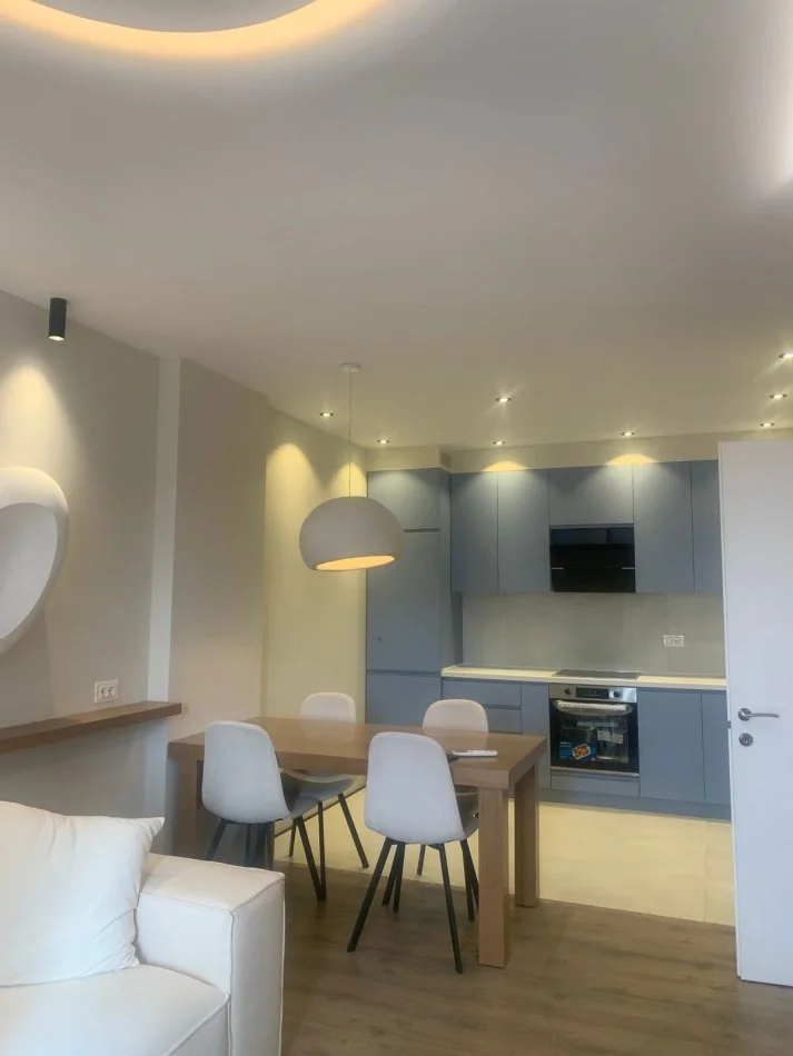 Tirane, jepet me qera apartament 1+1+Ballkon Kati 6, 75 m² 500 € (Yzberisht)