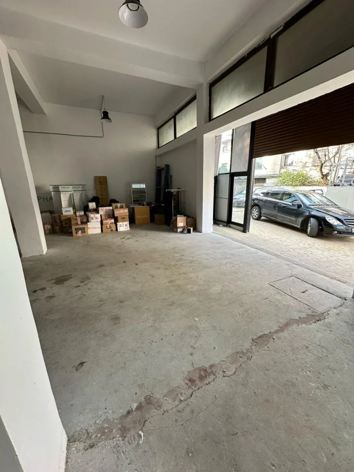 Tirane, shes ambjent biznesi Kati 0, 528 m² (Rruga e Dibres)