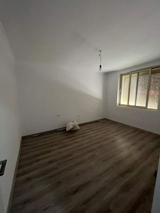 Tirane, jepet me qera apartament 2+1 Kati 0, 63 m² 600 Euro