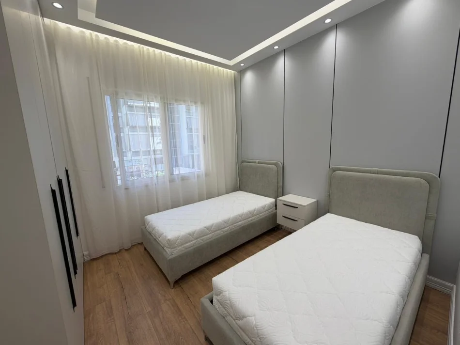 Tirane, shitet apartament 2+1 , 103 m² 215.000 € 