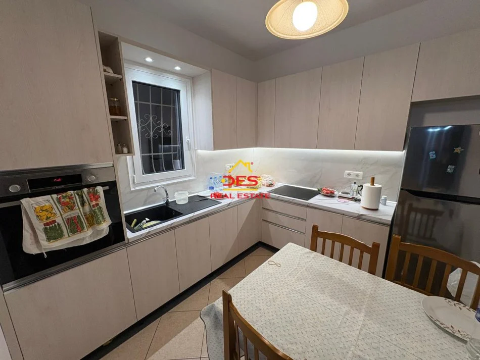 Vlore, jepet me qera apartament 1+1+Ballkon Kati 4, 70 m² 450 € (Rruga Fiqiri Muka)