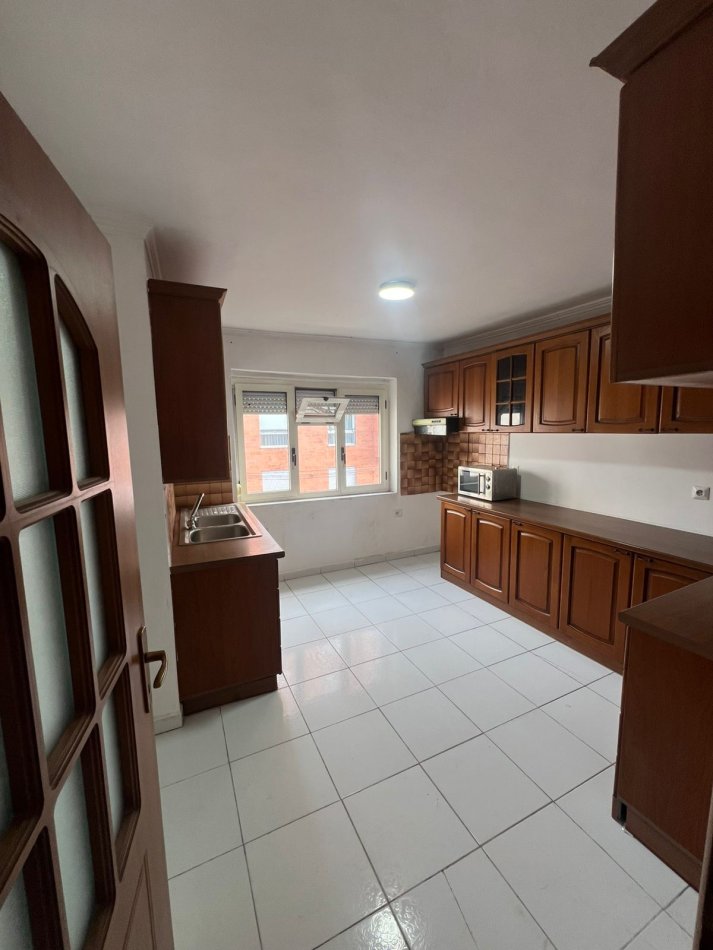 Tirane, jepet me qera apartament 3+1 Kati 6, 120 m² 500 € (Myslym Shyri)