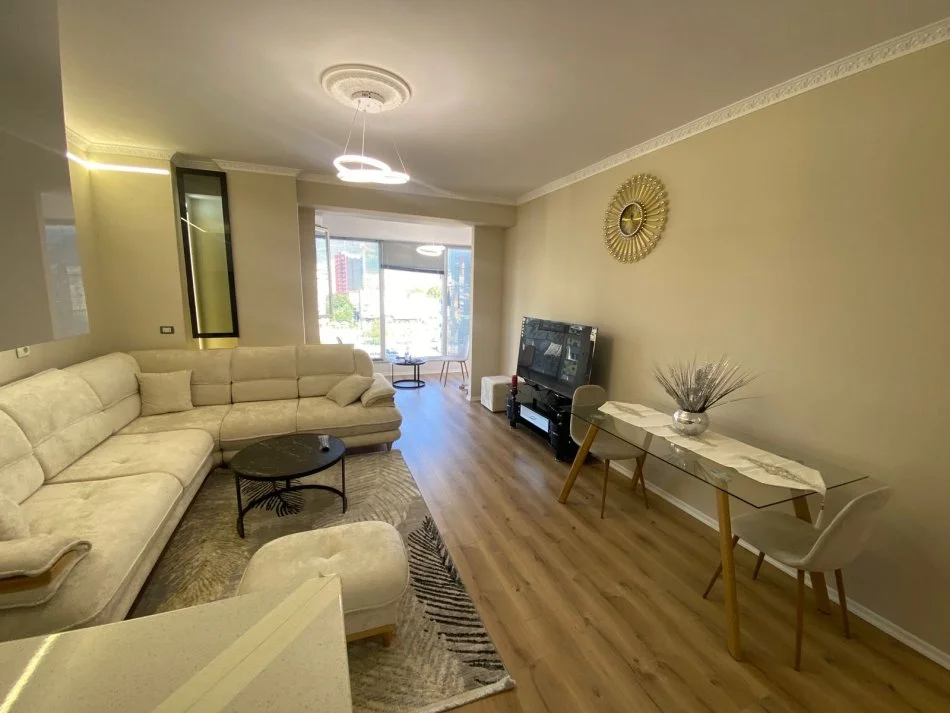 Tirane, jepet me qera apartament 1+1+Aneks Kati 3, 650 € 