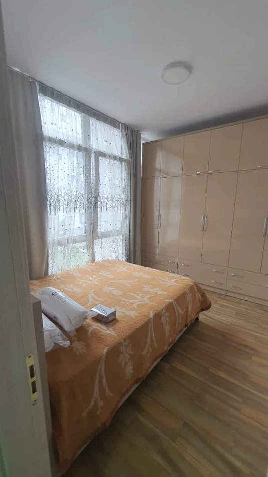 Tirane, jap me qera apartament 1+1+Ballkon Kati 3, 60 m² 570 € (Komuna e Parisit, Kompleksi Kika 2)