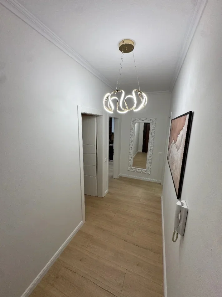 Tirane, jepet me qera apartament 1+1 Kati 7, 70 m² 500 € (Teodor keko)