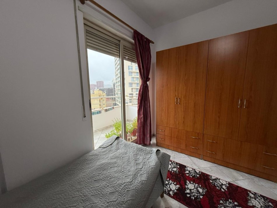 Tirane, jepet me qera apartament 1+1+Ballkon , 60 m² 500 € (Mine Peza)