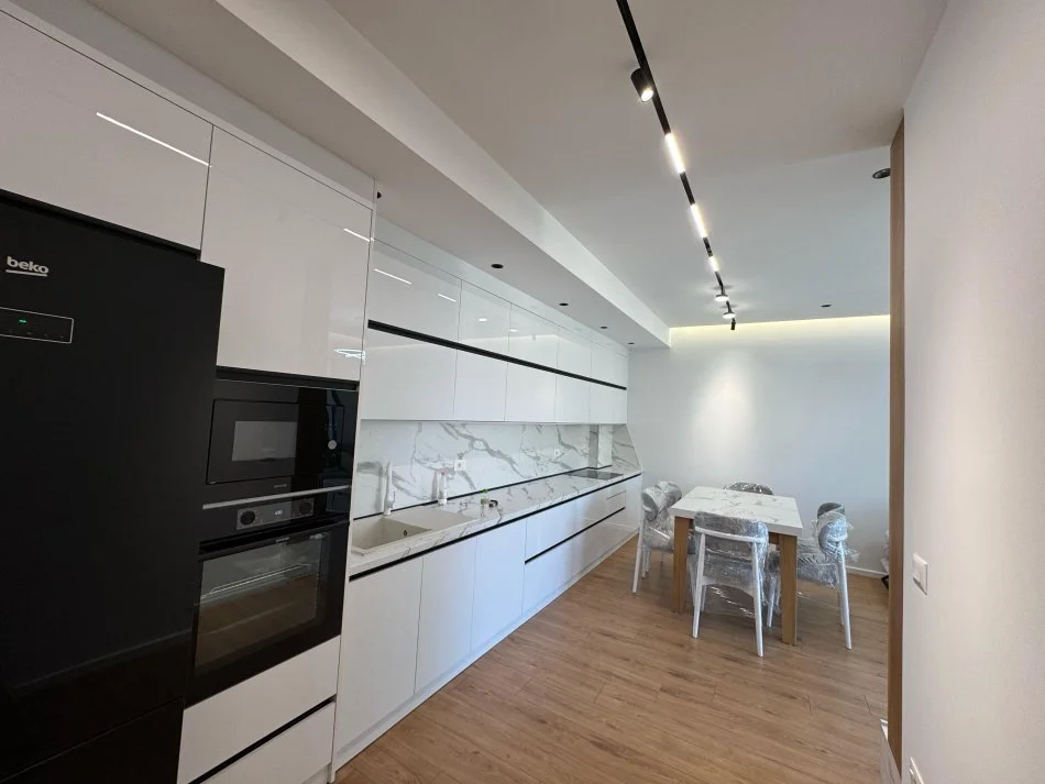 Tirane, jepet me qera apartament 2+1 Kati 2, 120 m² 750 € (Ish fusha e aviacionit)