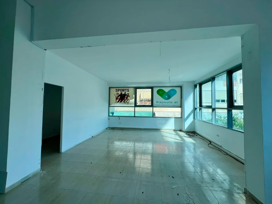 Tirane, jepet me qera ambjent biznesi Kati 1, 78 m² 500 € 