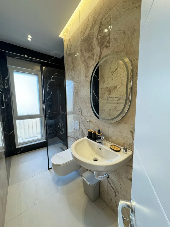 Tirane, jepet me qera 2+1+Ballkon Kati 2, 102 m² 750 € (Kompleksi IBN, Ish Fusha e Aviacionit)