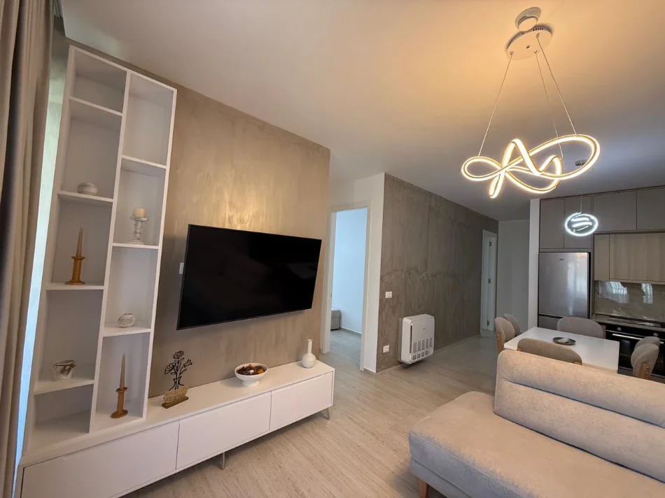 Tirane, jepet me qera apartament 3+1 Kati 2, 120 m² 1.450 € (liqeni thate)