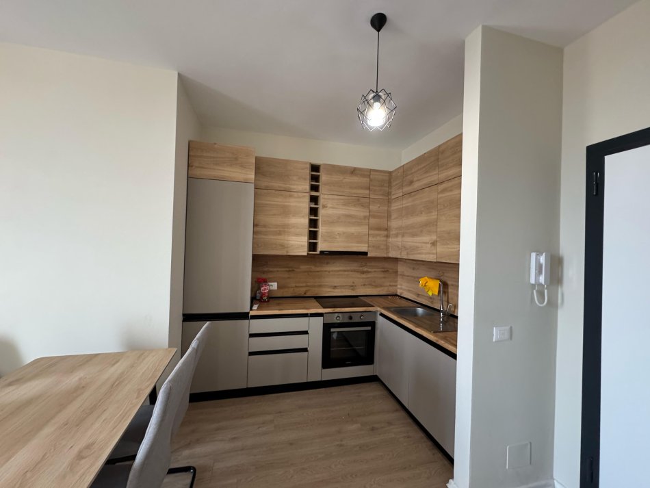 Tirane, jepet me qera apartament 1+1 Kati 8, 58 m² 550 € (Rruga riza cerova)