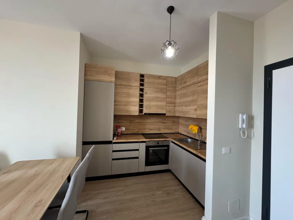Tirane, jepet me qera apartament 1+1 Kati 8, 58 m² 550 € (Rruga riza cerova)