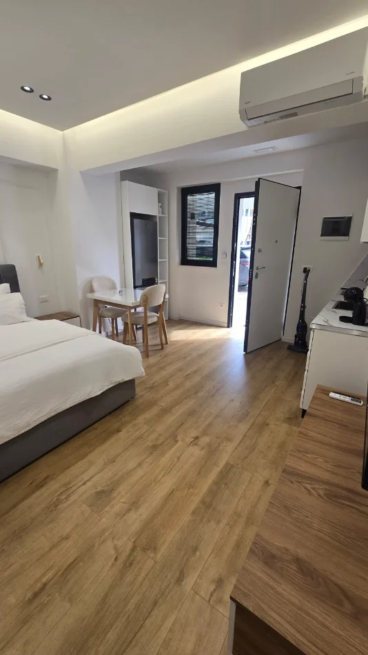 Tirane, jepet me qera apartament 3+1 Kati 0, 2.500 € (ish stacioni i trenit)