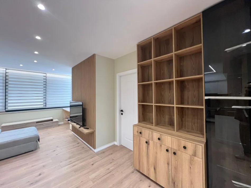 Tirane, jepet me qera apartament 3+1 Kati 3, 1.000 € (Rruga Eduart Mano)