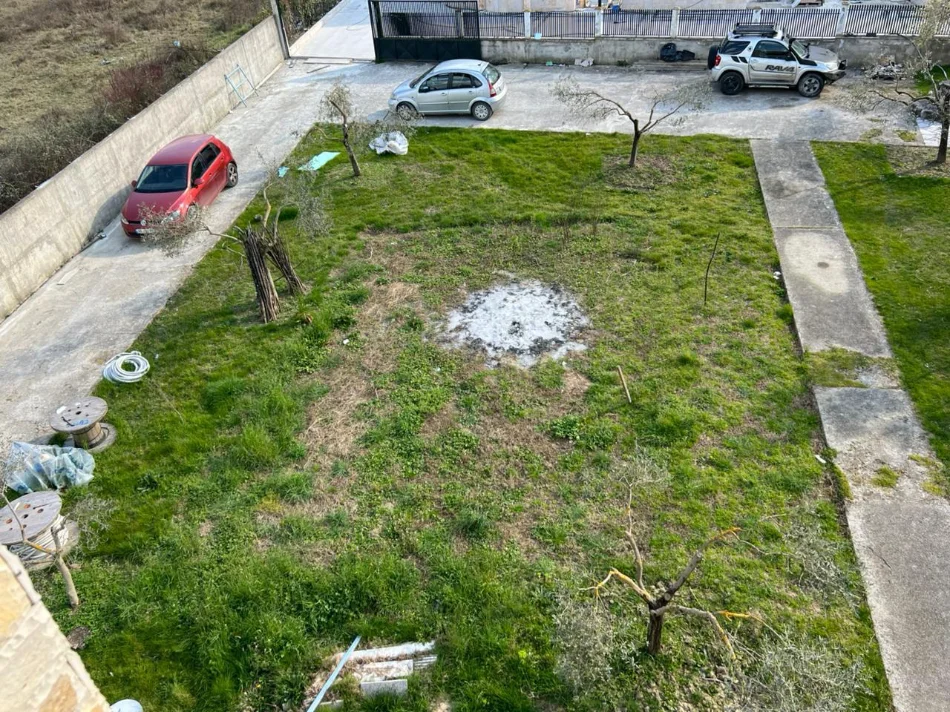 Tirane, shitet Vile 3 Katshe , 400 m² 325.000 € (Petrele , Tirane)