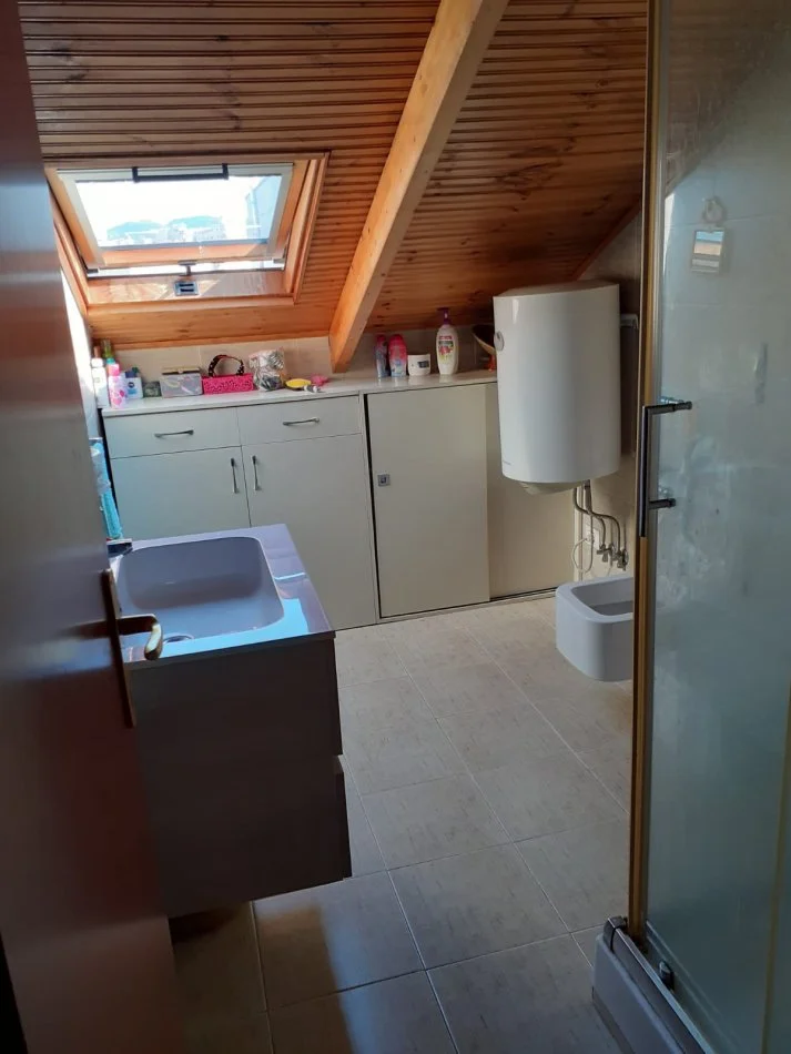 Tirane, jepet me qera apartament duplex 2+1 Kati 4, 80 m² 600 € (Bulevardi Gjergj Fishta)