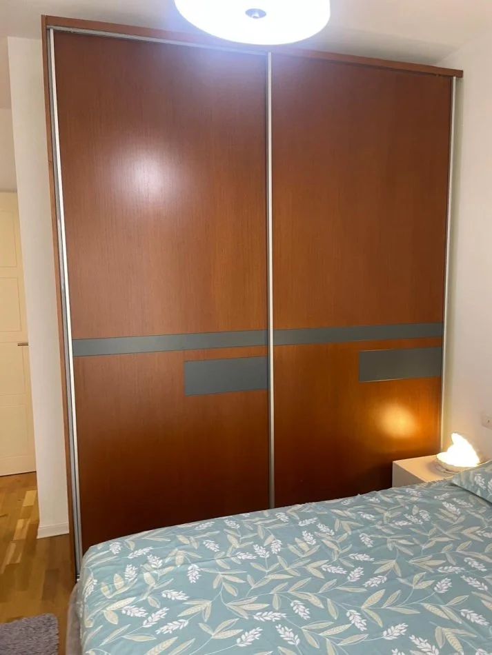 Tirane, jepet me qera apartament 2+1 Kati 3, 90 m² 900 € (Kopshti Botanik)