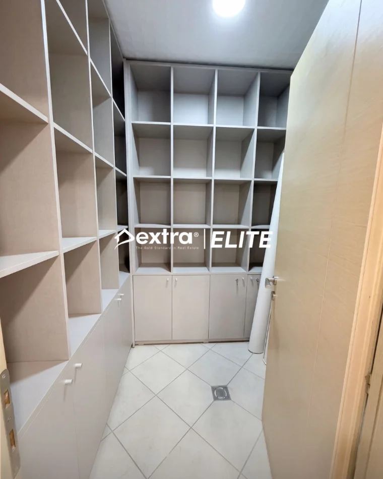 Tirane, jepet me qera zyre Kati 2, 180 m² 2.500 € (Hilton Garden Inn)