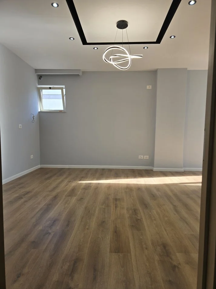 Tirane, shitet apartament 2+1+Ballkon Kati 8, 99 m² 108.000 € (Kthesa Kamzes)