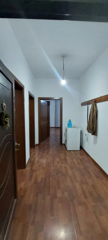 Tirane, jepet me qera apartament 2+1+Ballkon Kati 3, 120 m² 500 € (5 Maji)