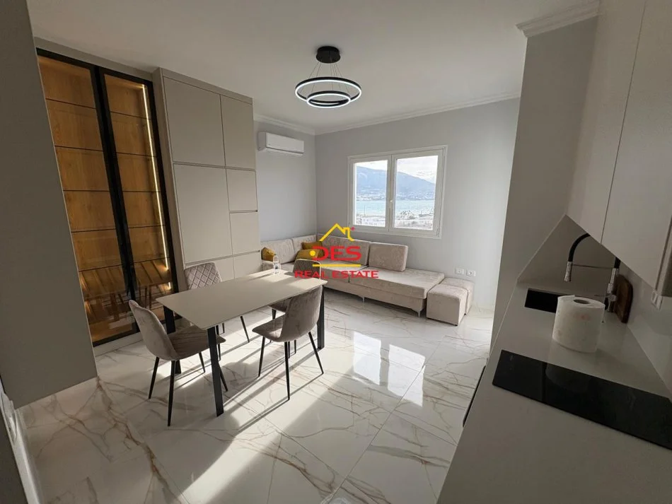 Vlore, jepet me qera apartament 2+1+Ballkon Kati 6, 90 m² 500 € (Rruga Irakli Pylli)