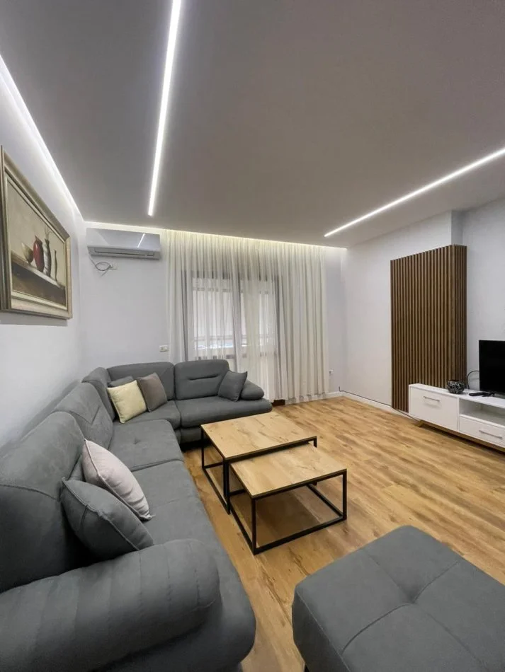 Tirane, shitet apartament 1+1 Kati 4, 75 m² 165.000 € (Komuna e Parisit)
