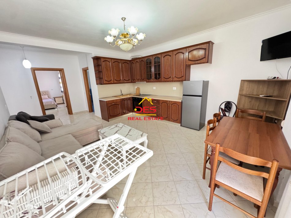 Vlore, jepet me qera apartament 2+1+Ballkon Kati 5, 110 m² 500 € (Rruga Çamëria)