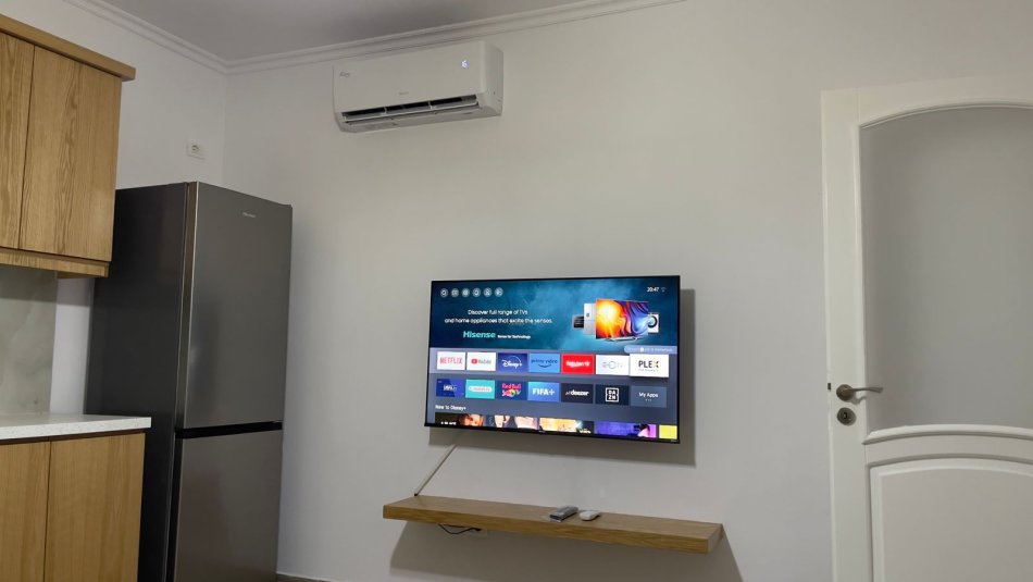 Tirane, jepet me qera apartament 1+1+Ballkon Kati 1, 65 m² 450 € (rruga e Kavajes)