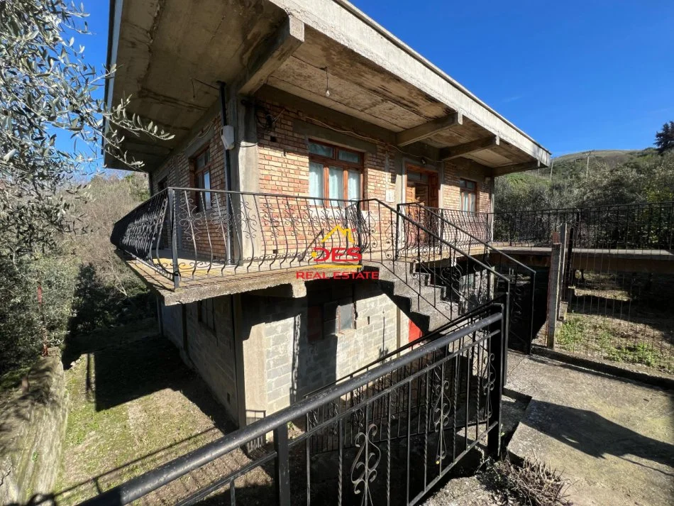 Vlore, shitet shtepi 2+1+Ballkon Kati 0, 243 m² 90.000 € (Armen, Vlorë)