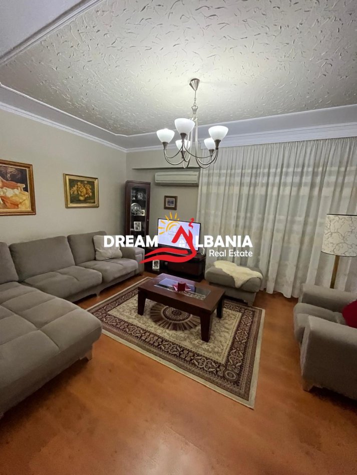 Tirane, jepet me qera apartament 2+1+Ballkon Kati 3, 110 m² 800 € (Ne Bllok - ID 42215189)