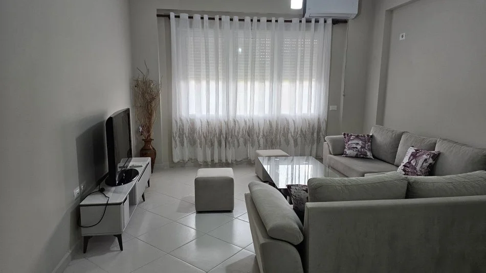 Tirane, jepet me qera apartament 2+1 Kati 3, 100 m² 650 € (Kopshti Zoologjik)