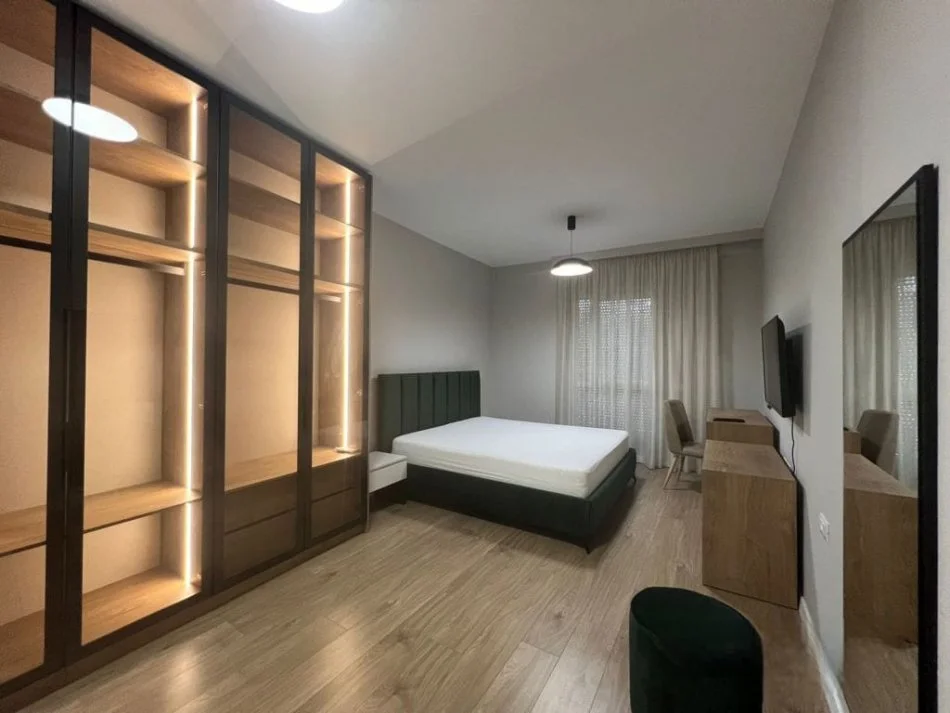 Tirane, jepet me qera apartament 2+1 Kati 1, 107 m² 1.000 € (Rose Garden)