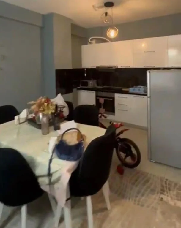 jepet me qera , 400 €