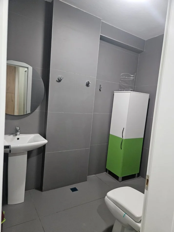 Tirane, jepet me qera apartament 1+1 , 94 m² 500 € (Don Bosko)