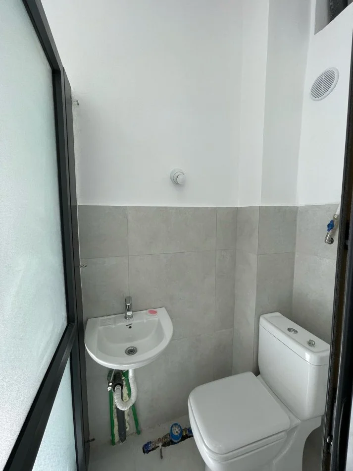 Durres, jepet me qera dyqan Kati 0, 20 m² 300 € (Durres)