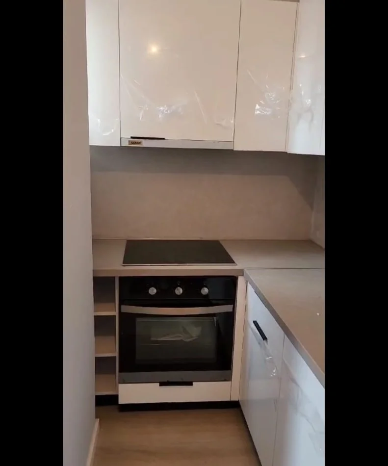 Tirane, jepet me qera apartament 2+1+Ballkon Kati 4, 90 m² 500 € (Pazari i Ri)