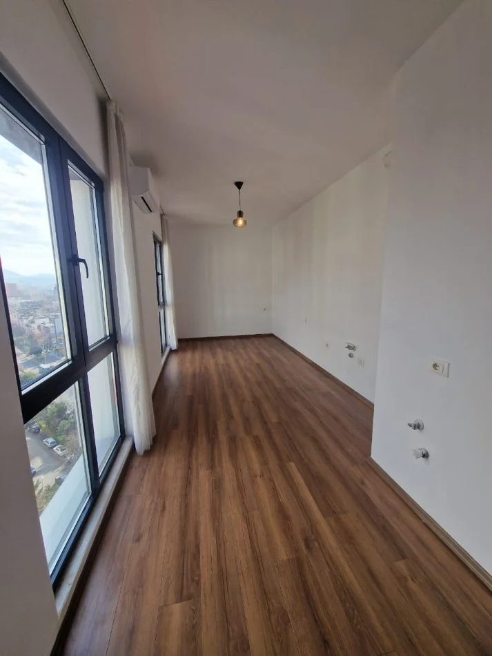 Tirane, jepet me qera apartament 1+1 Kati 11, 40 m² 350 € (Rruga E Dibres)