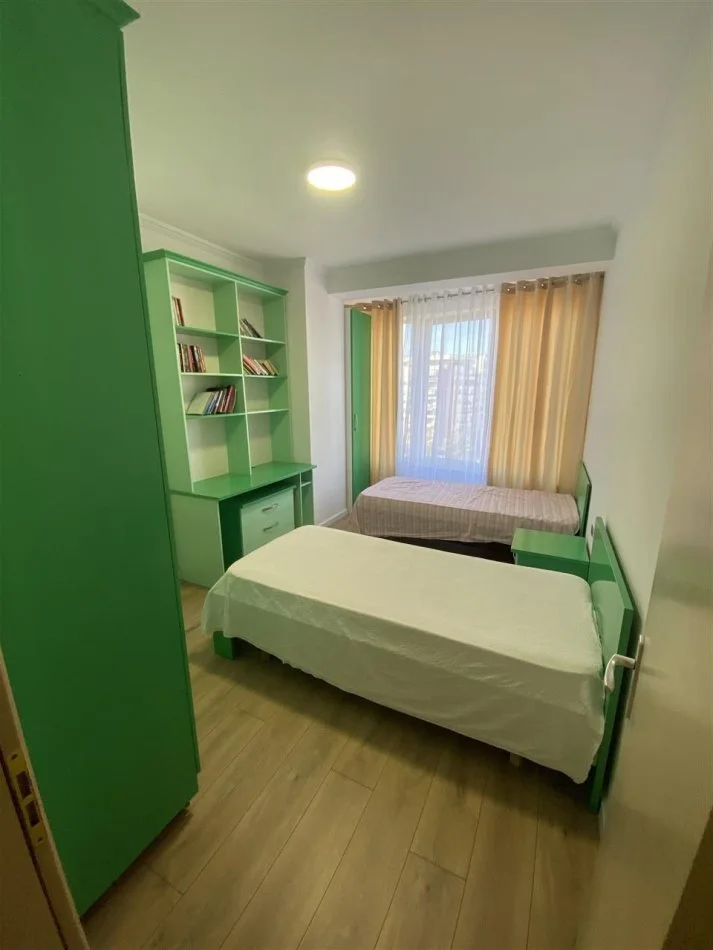 Tirane, jepet me qera apartament 2+1+Ballkon Kati 6, 90 m² 550 € (rruga Rexhep Shala)